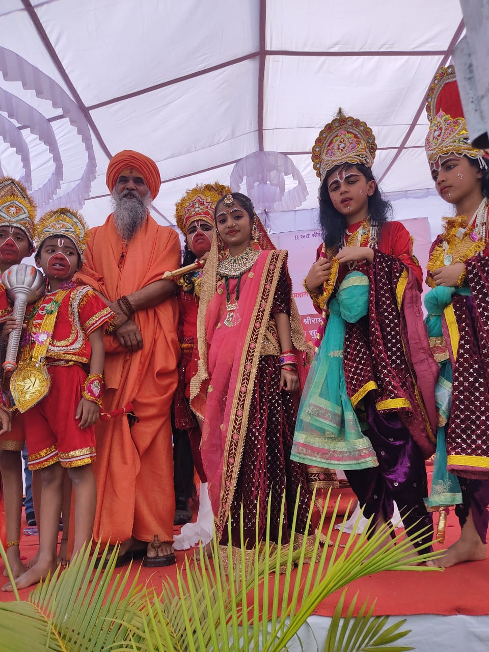 Robotics club students building projects at Farmer's Den